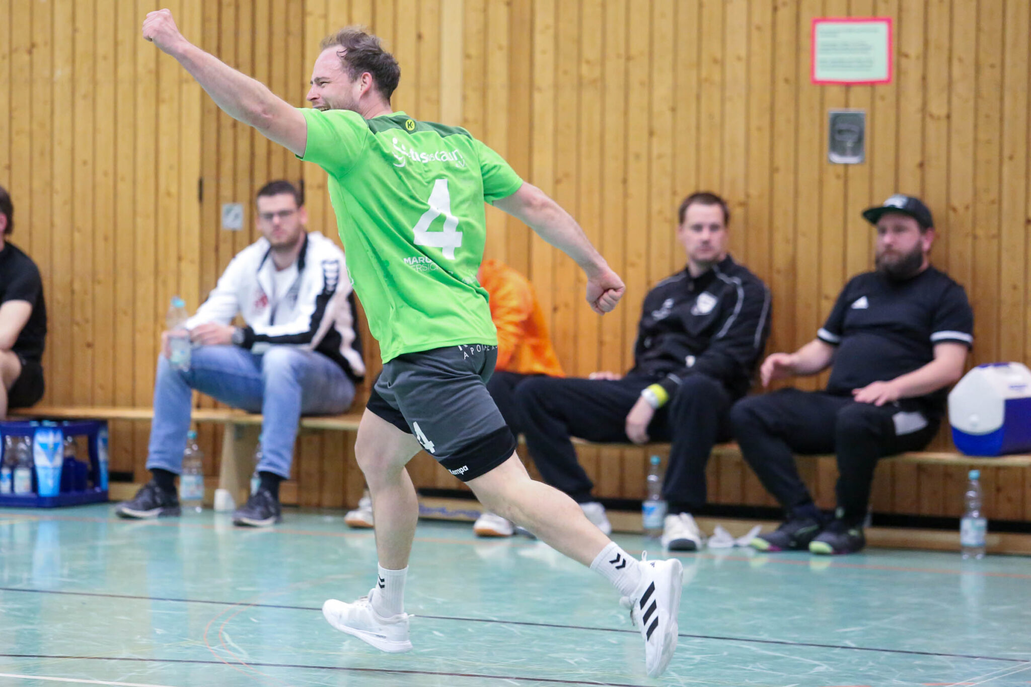 Spielszene vom Spiel Daun gegen Weibern